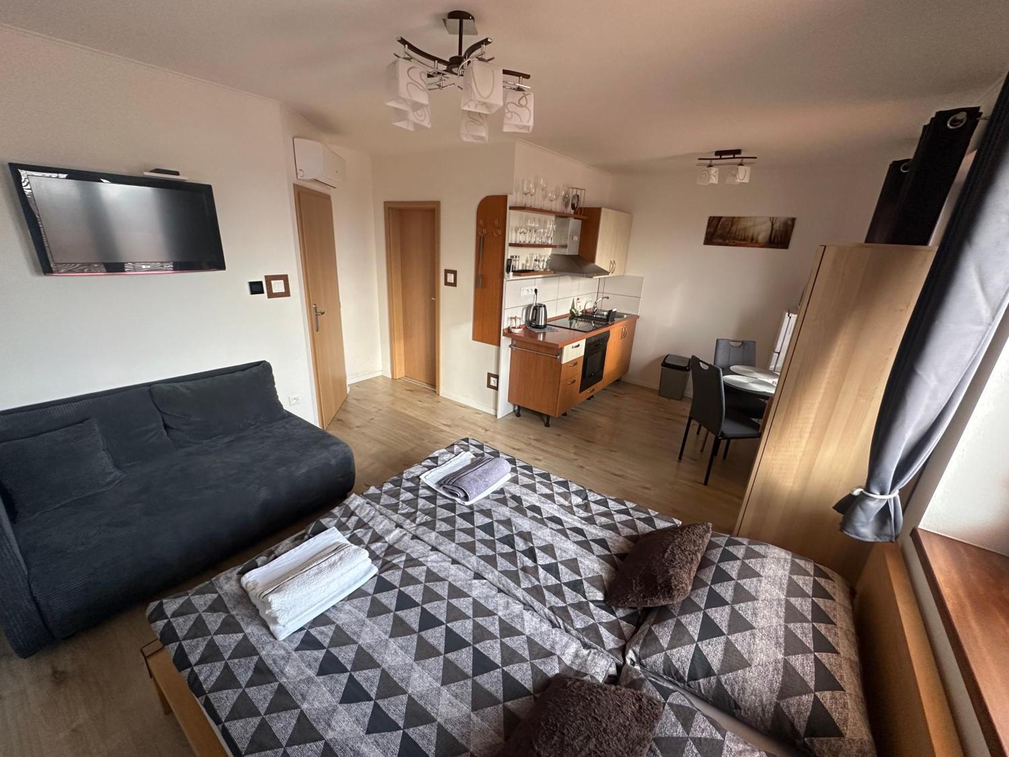 Apartman Losonci Nesvady- Pre 2 Osoby Studio Dış mekan fotoğraf