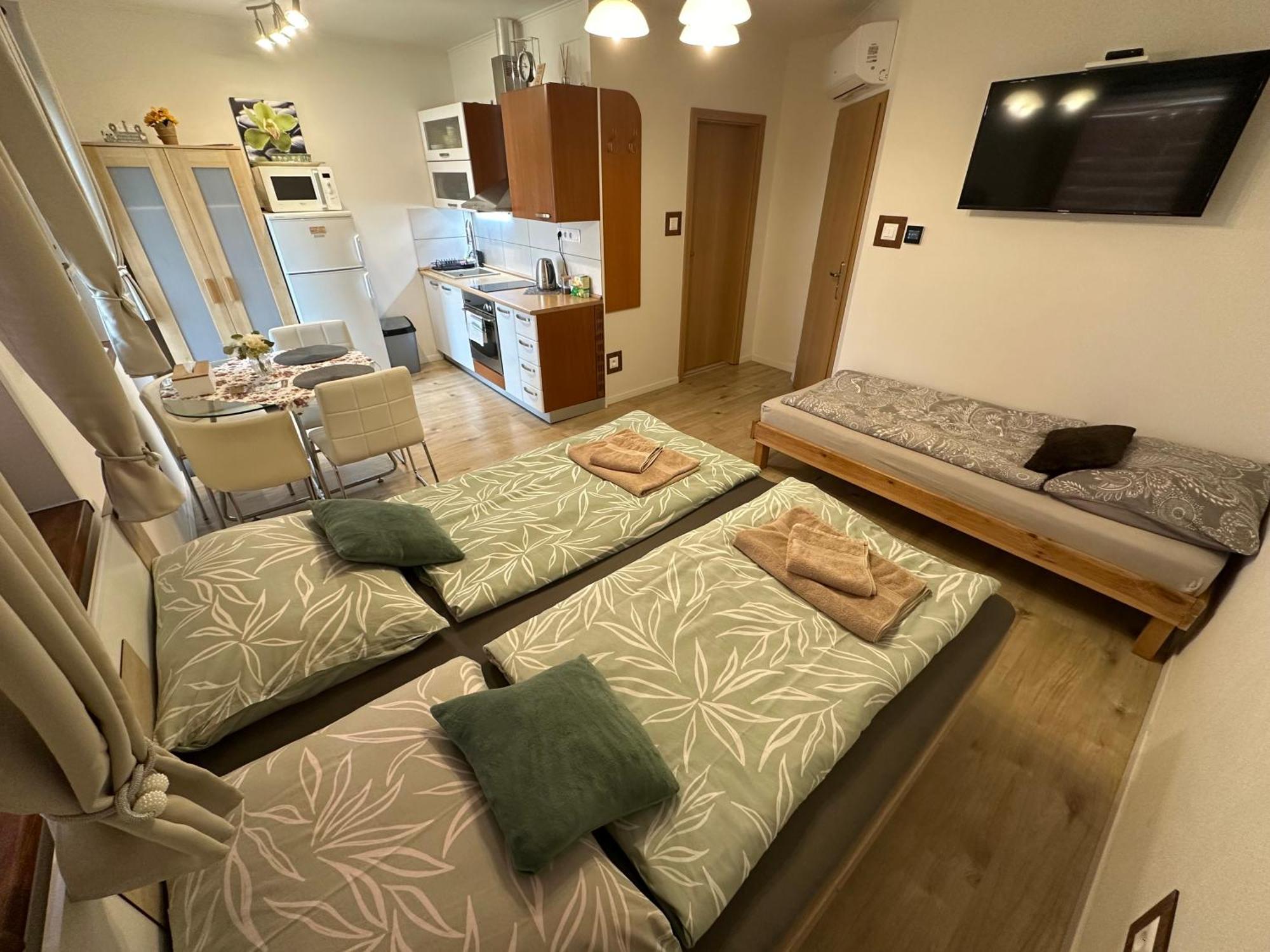 Apartman Losonci Nesvady- Pre 2 Osoby Studio Dış mekan fotoğraf