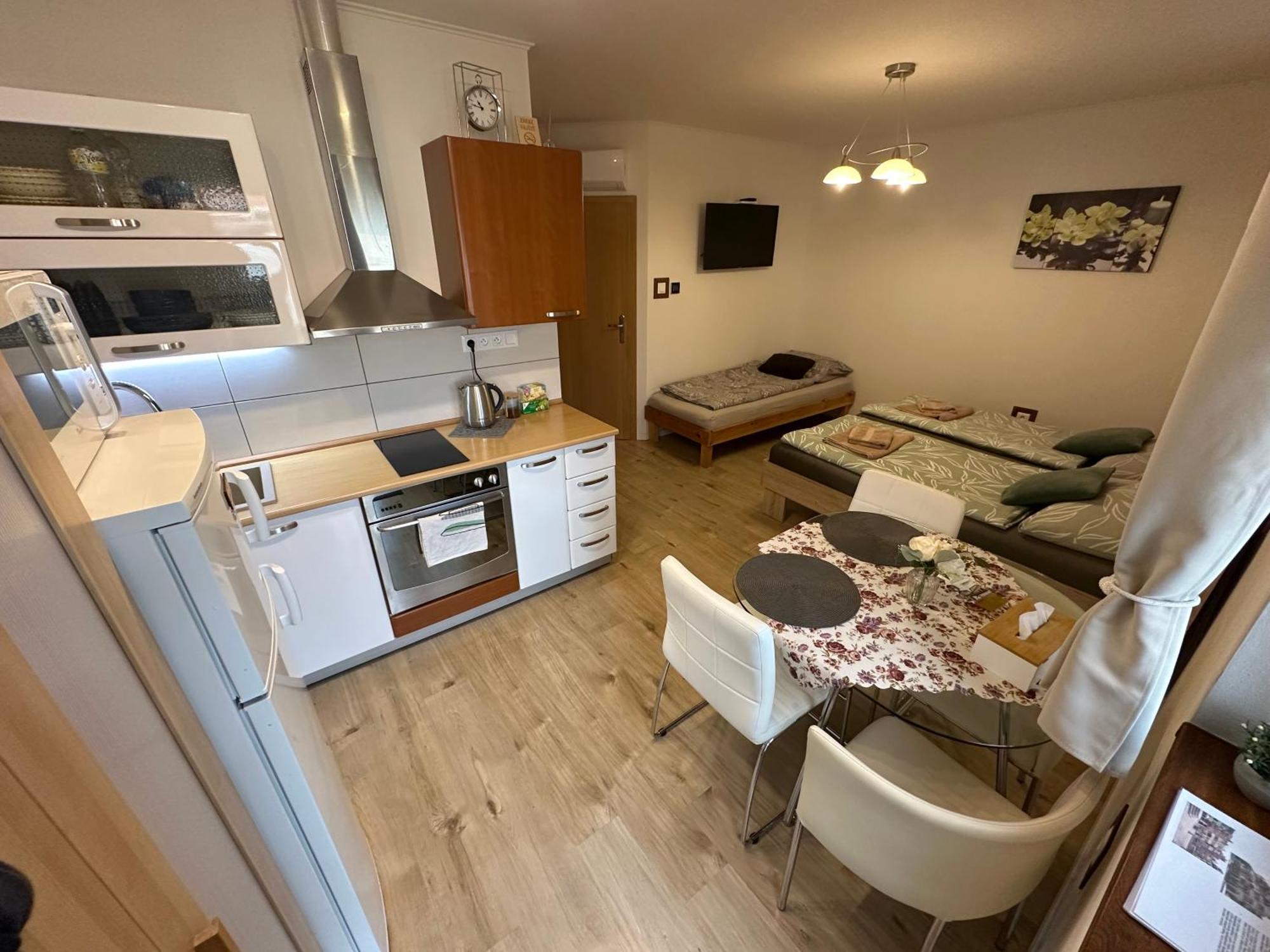 Apartman Losonci Nesvady- Pre 2 Osoby Studio Dış mekan fotoğraf